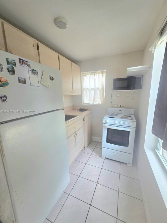 For Rent: $1,400 (0 beds, 1 baths, 400 Square Feet)