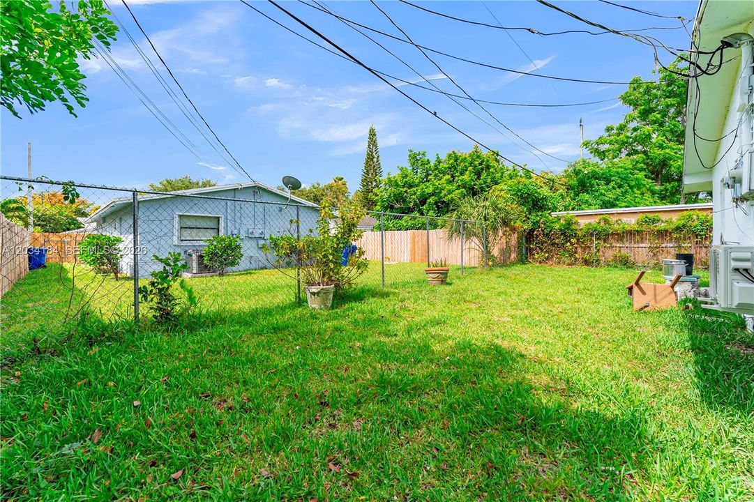 For Rent: $2,100 (2 beds, 1 baths, 1440 Square Feet)