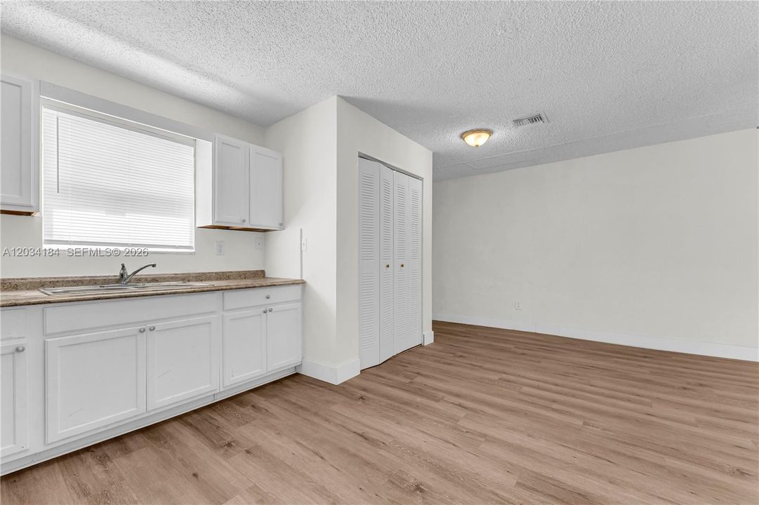 For Rent: $2,100 (2 beds, 1 baths, 1440 Square Feet)