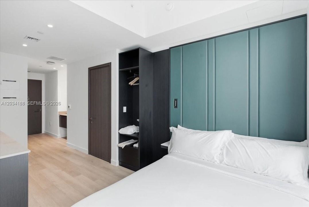 待售: $450,000 (0 贝兹, 1 浴室, 275 平方英尺)