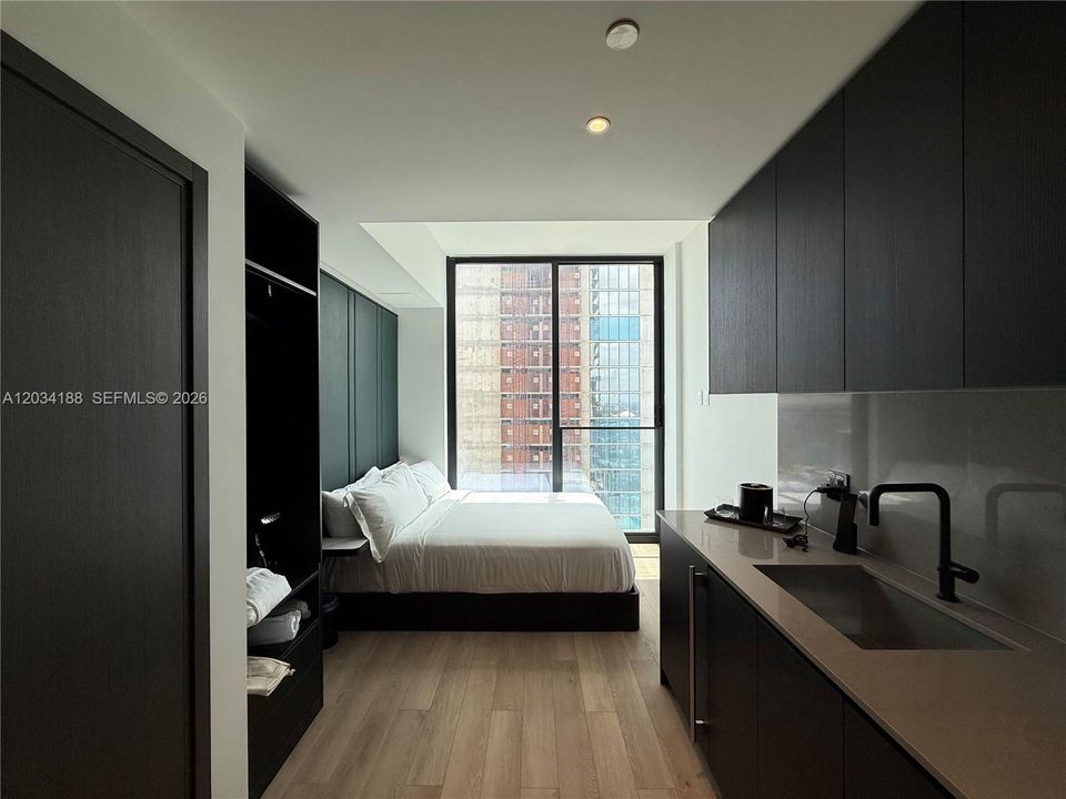 For Sale: $450,000 (0 beds, 1 baths, 275 Square Feet)
