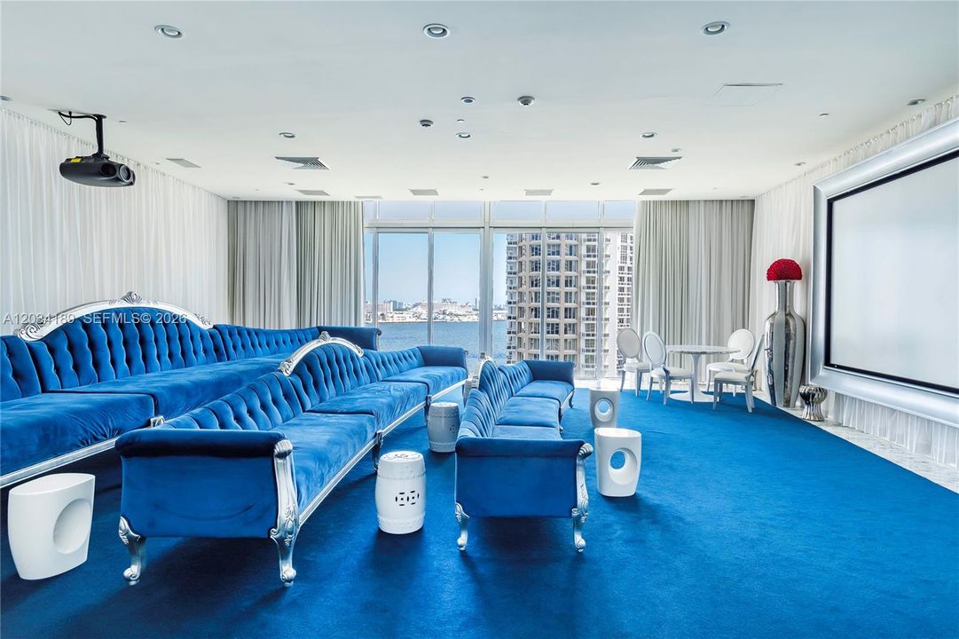 For Sale: $1,300,000 (2 beds, 2 baths, 1168 Square Feet)