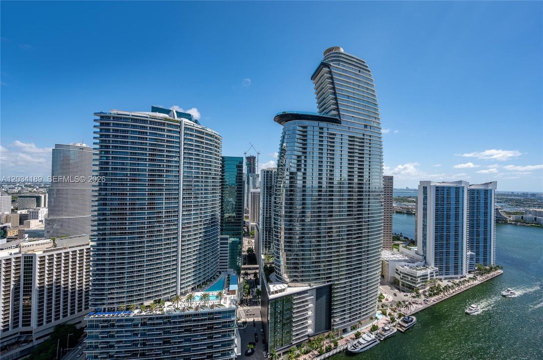 For Sale: $1,300,000 (2 beds, 2 baths, 1168 Square Feet)