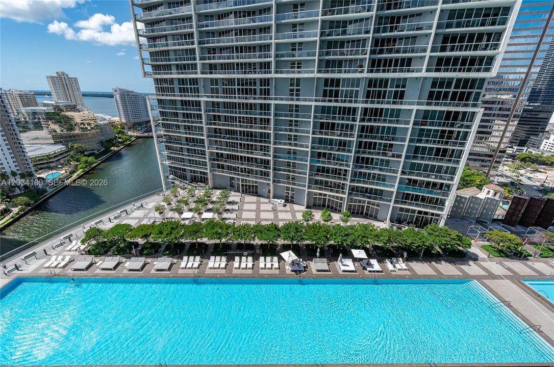 For Sale: $1,300,000 (2 beds, 2 baths, 1168 Square Feet)