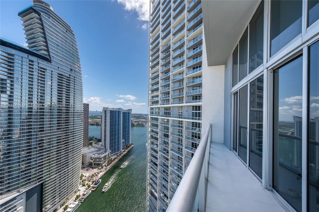 For Sale: $1,300,000 (2 beds, 2 baths, 1168 Square Feet)