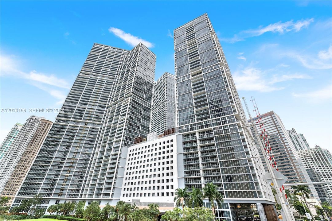 For Sale: $1,300,000 (2 beds, 2 baths, 1168 Square Feet)