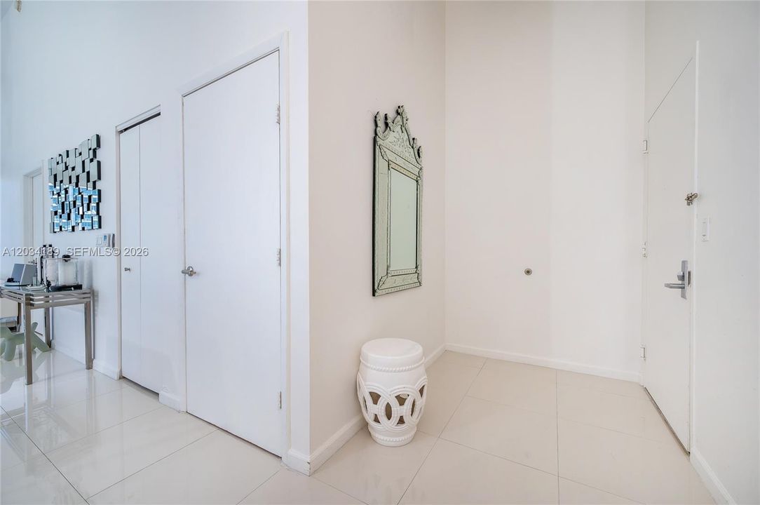 For Sale: $1,300,000 (2 beds, 2 baths, 1168 Square Feet)