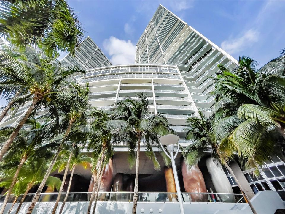 For Sale: $1,300,000 (2 beds, 2 baths, 1168 Square Feet)