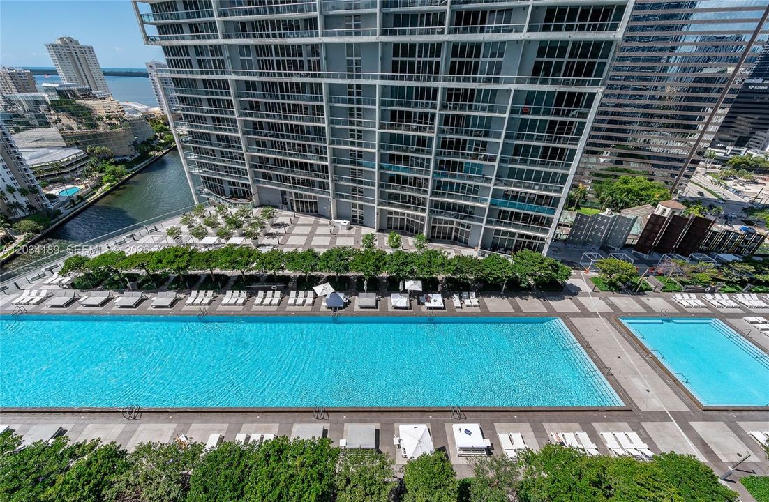 For Sale: $1,300,000 (2 beds, 2 baths, 1168 Square Feet)
