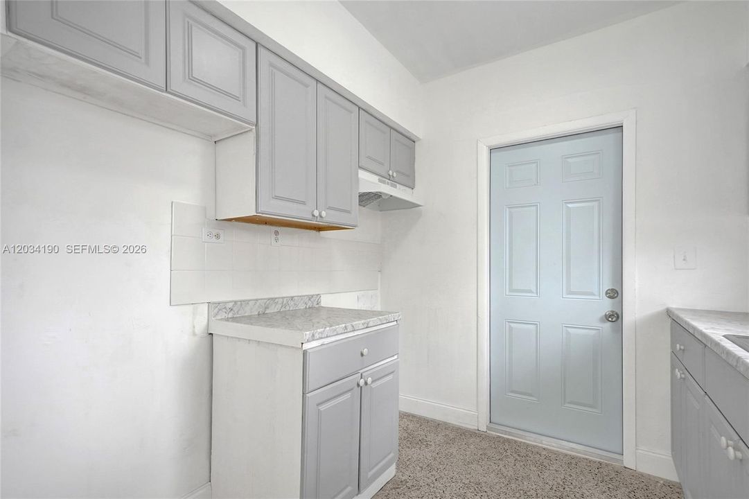 For Rent: $1,895 (1 beds, 1 baths, 6677 Square Feet)