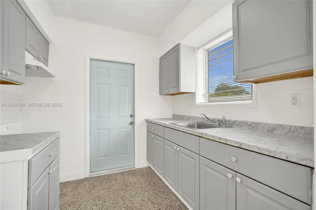 For Rent: $1,895 (1 beds, 1 baths, 6677 Square Feet)