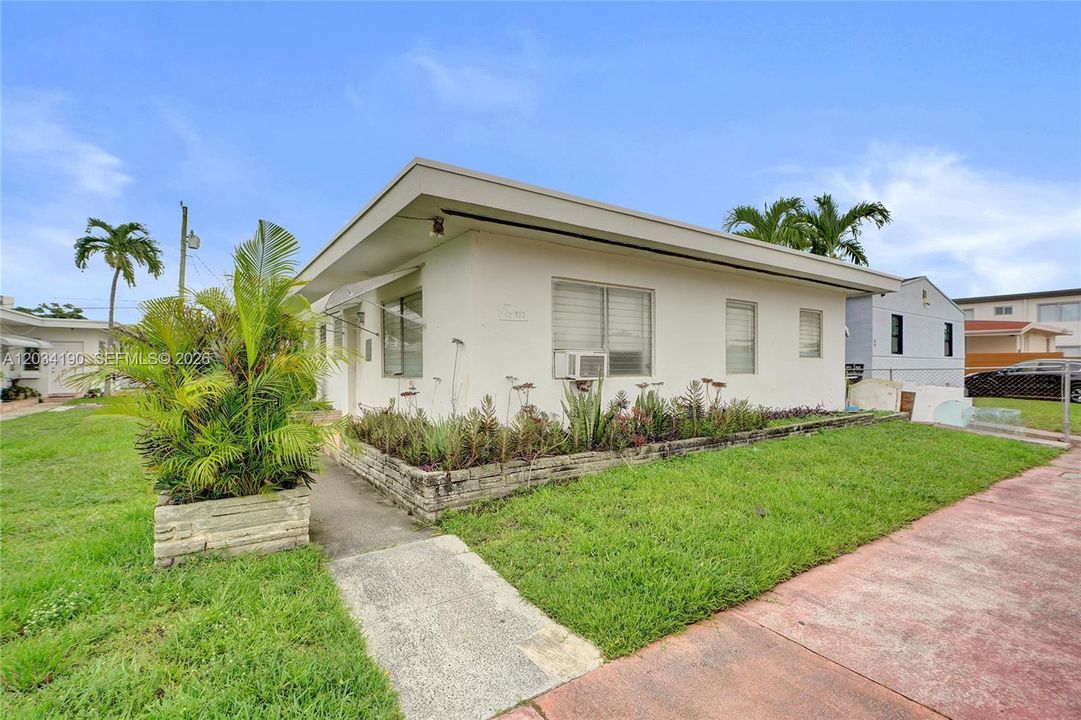 For Rent: $1,895 (1 beds, 1 baths, 6677 Square Feet)