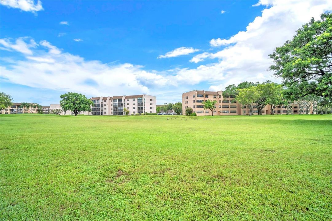 For Sale: $175,000 (2 beds, 2 baths, 1367 Square Feet)