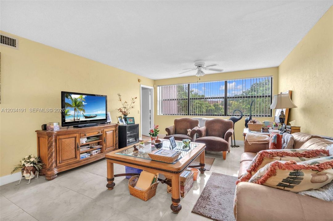 For Sale: $175,000 (2 beds, 2 baths, 1367 Square Feet)