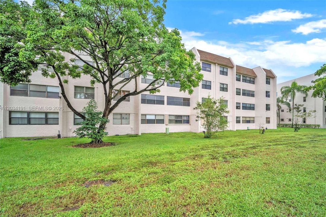 For Sale: $175,000 (2 beds, 2 baths, 1367 Square Feet)