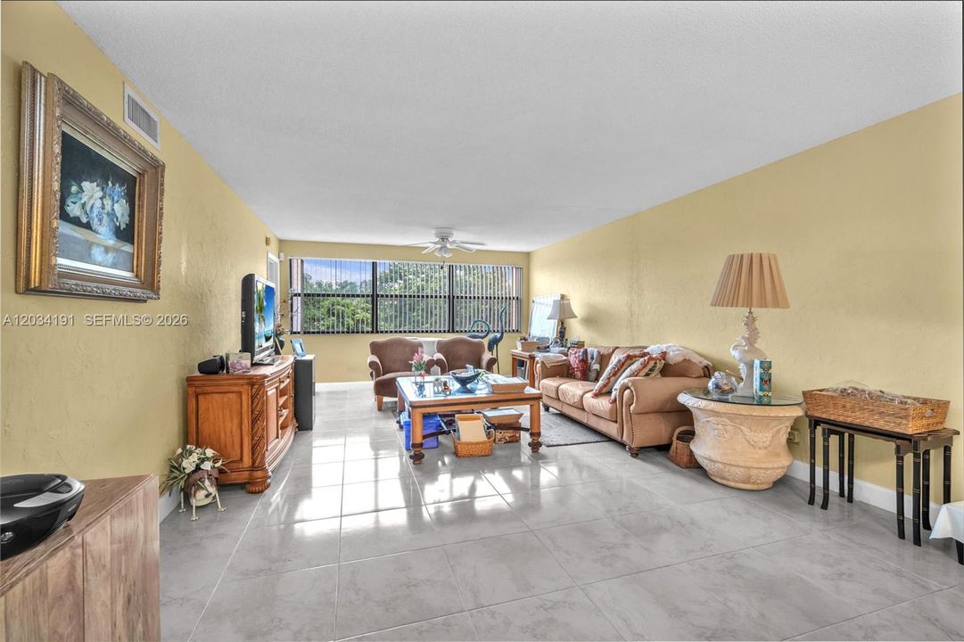 For Sale: $175,000 (2 beds, 2 baths, 1367 Square Feet)