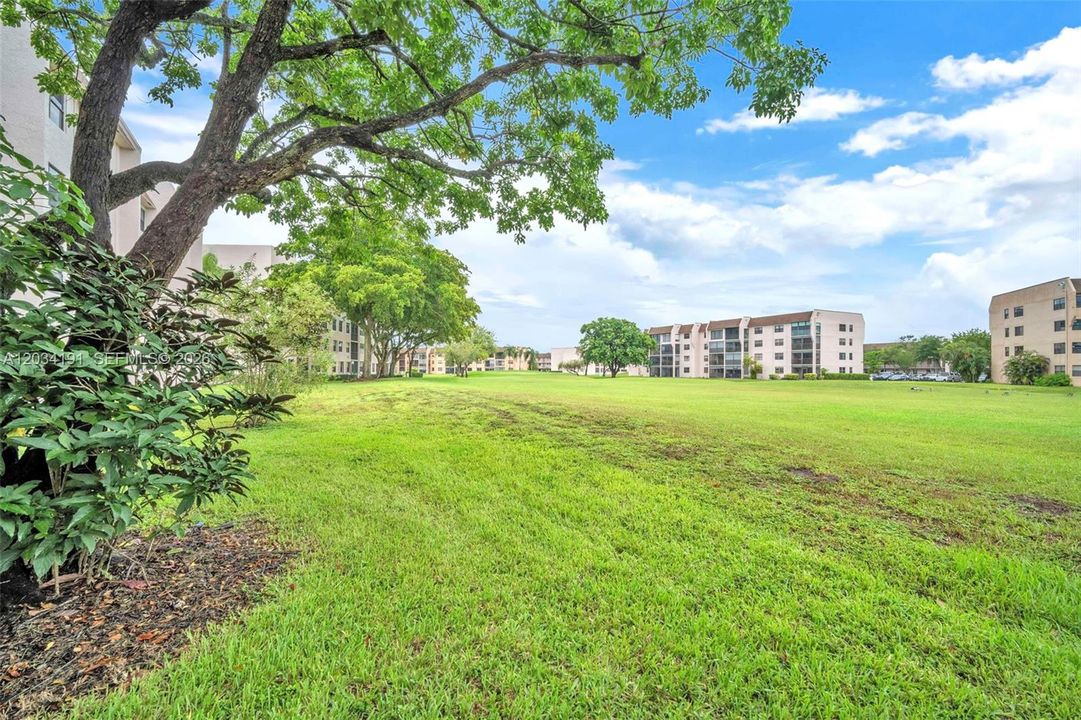 For Sale: $175,000 (2 beds, 2 baths, 1367 Square Feet)