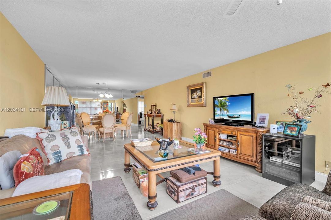For Sale: $175,000 (2 beds, 2 baths, 1367 Square Feet)