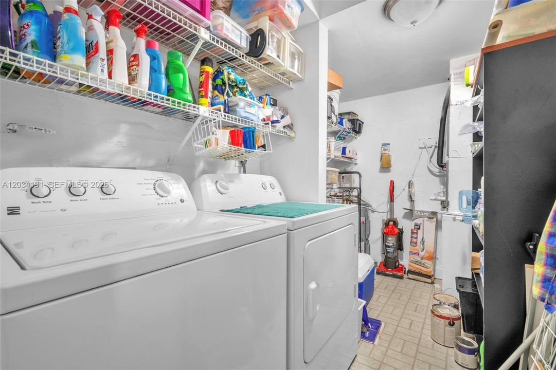 For Sale: $175,000 (2 beds, 2 baths, 1367 Square Feet)