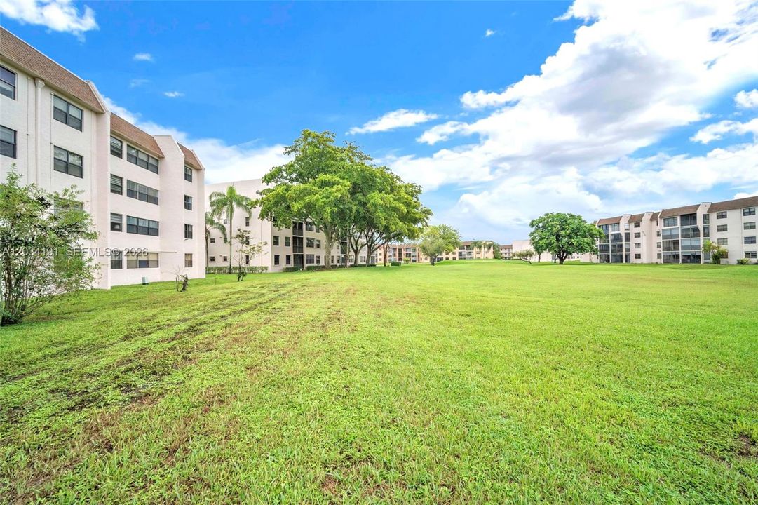For Sale: $175,000 (2 beds, 2 baths, 1367 Square Feet)
