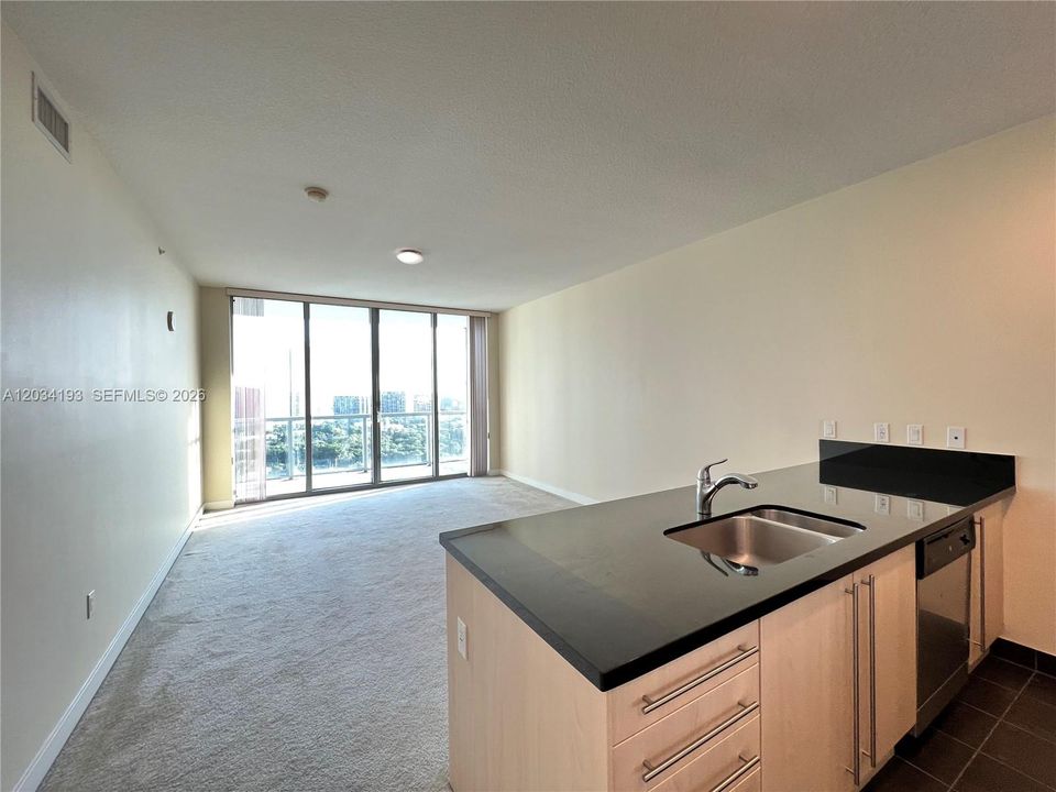 For Rent: $2,600 (1 beds, 1 baths, 693 Square Feet)