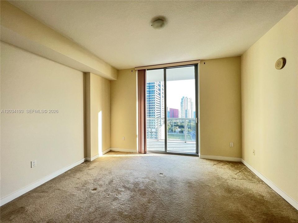For Rent: $2,600 (1 beds, 1 baths, 693 Square Feet)