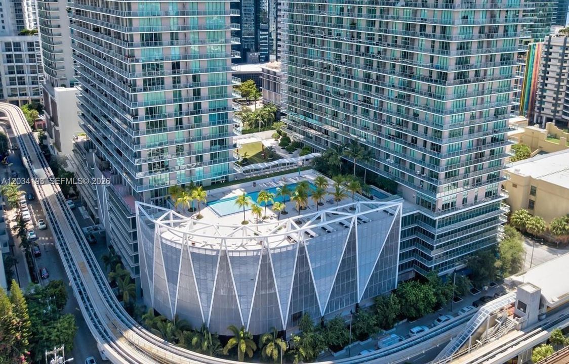 For Rent: $2,600 (1 beds, 1 baths, 693 Square Feet)