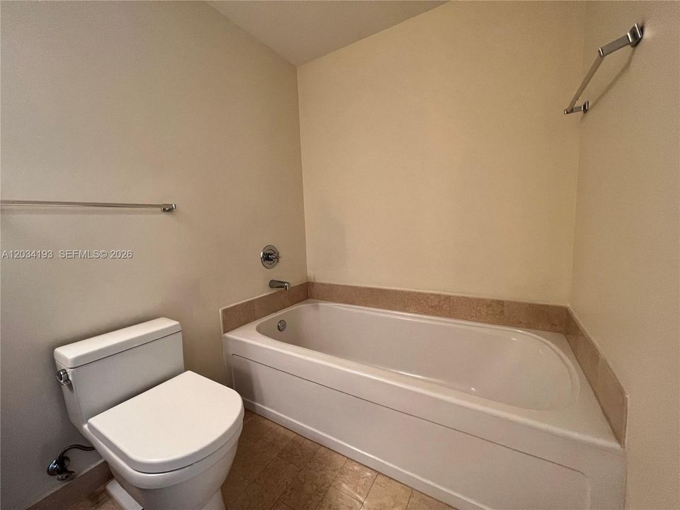 For Rent: $2,600 (1 beds, 1 baths, 693 Square Feet)