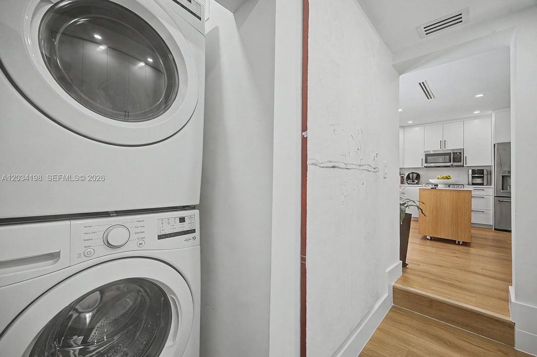 В аренду: $6,800 (2 спален, 2 ванн, 1071 Квадратных фут)