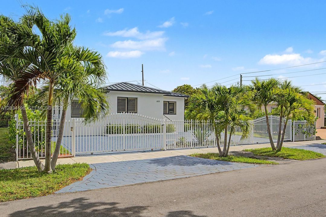 В аренду: $6,800 (2 спален, 2 ванн, 1071 Квадратных фут)