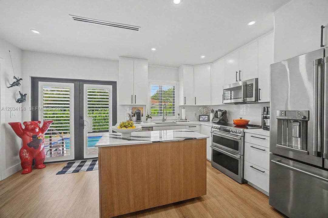 В аренду: $6,800 (2 спален, 2 ванн, 1071 Квадратных фут)