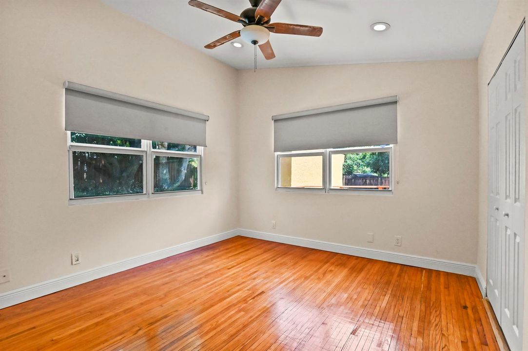 18 Bedroom 01