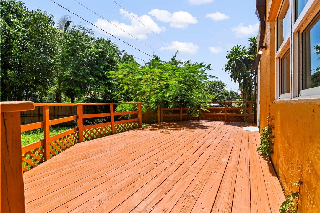21 Deck 01