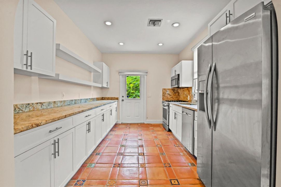 12 Kitchen 01
