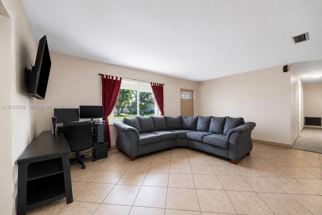 For Sale: $600,000 (4 beds, 2 baths, 1584 Square Feet)