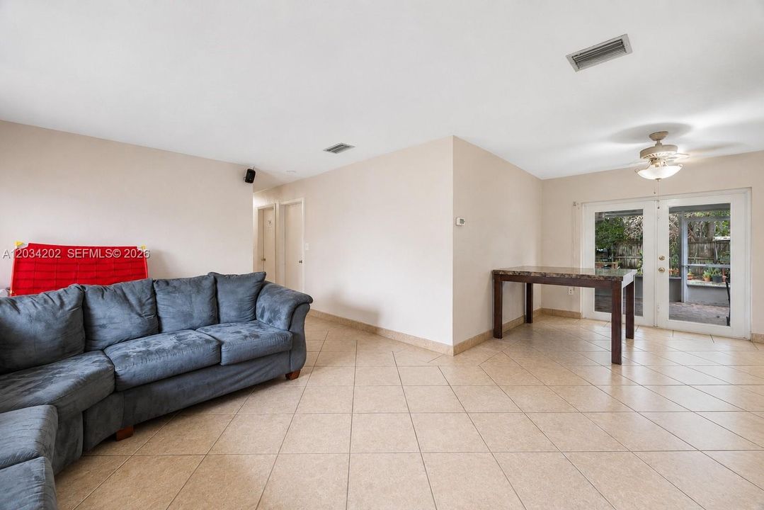 For Sale: $600,000 (4 beds, 2 baths, 1584 Square Feet)