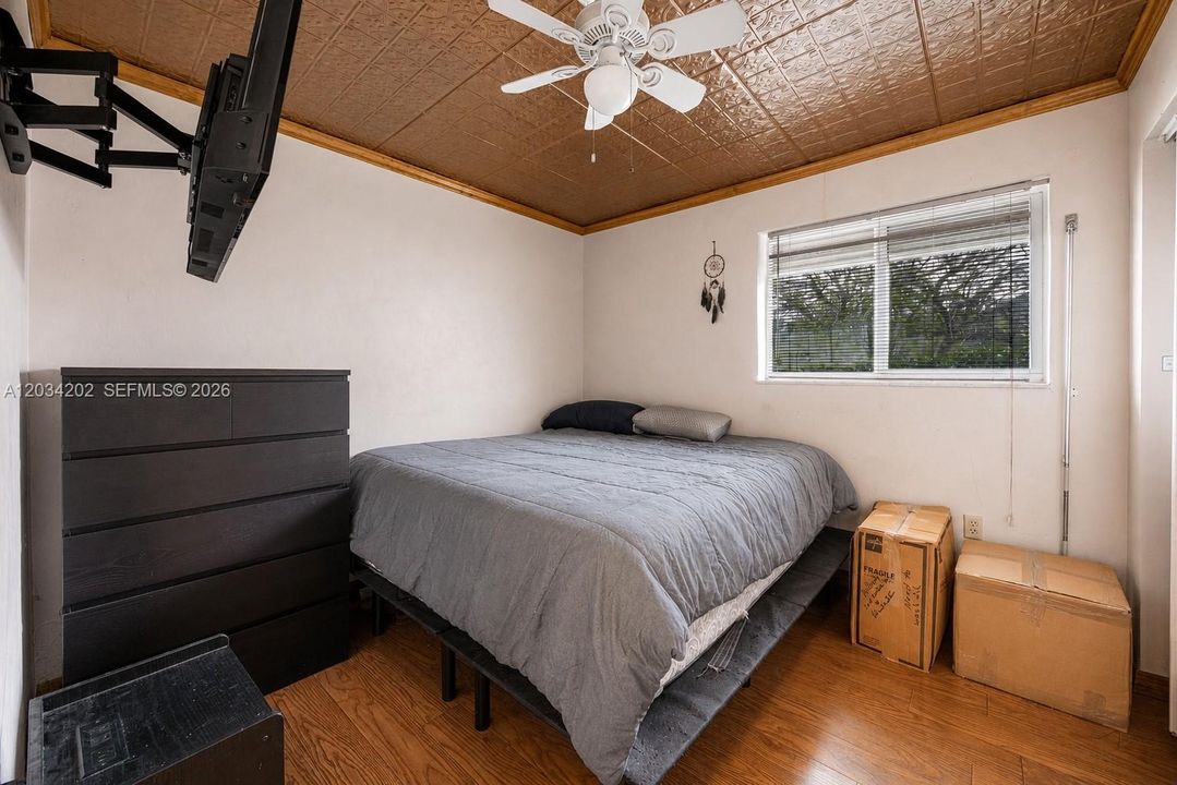 For Sale: $600,000 (4 beds, 2 baths, 1584 Square Feet)