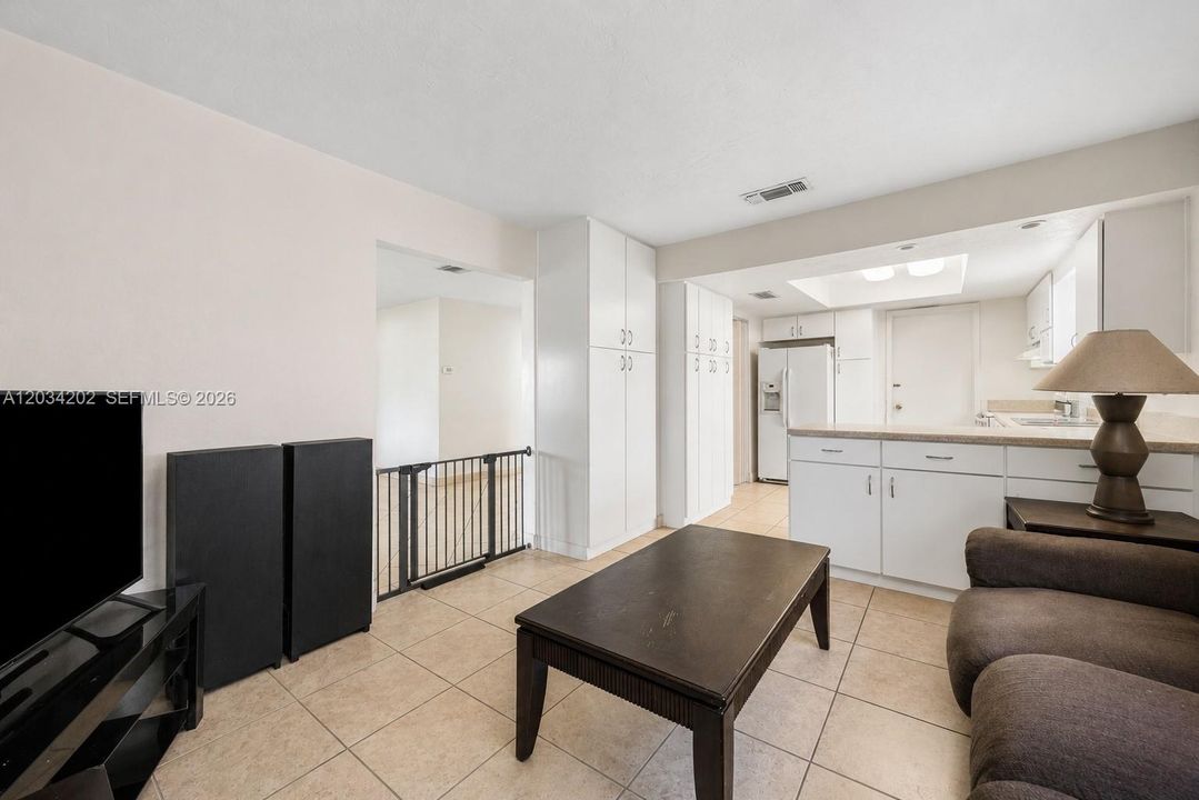 For Sale: $600,000 (4 beds, 2 baths, 1584 Square Feet)
