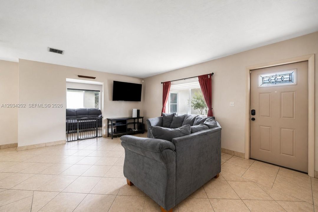 For Sale: $600,000 (4 beds, 2 baths, 1584 Square Feet)