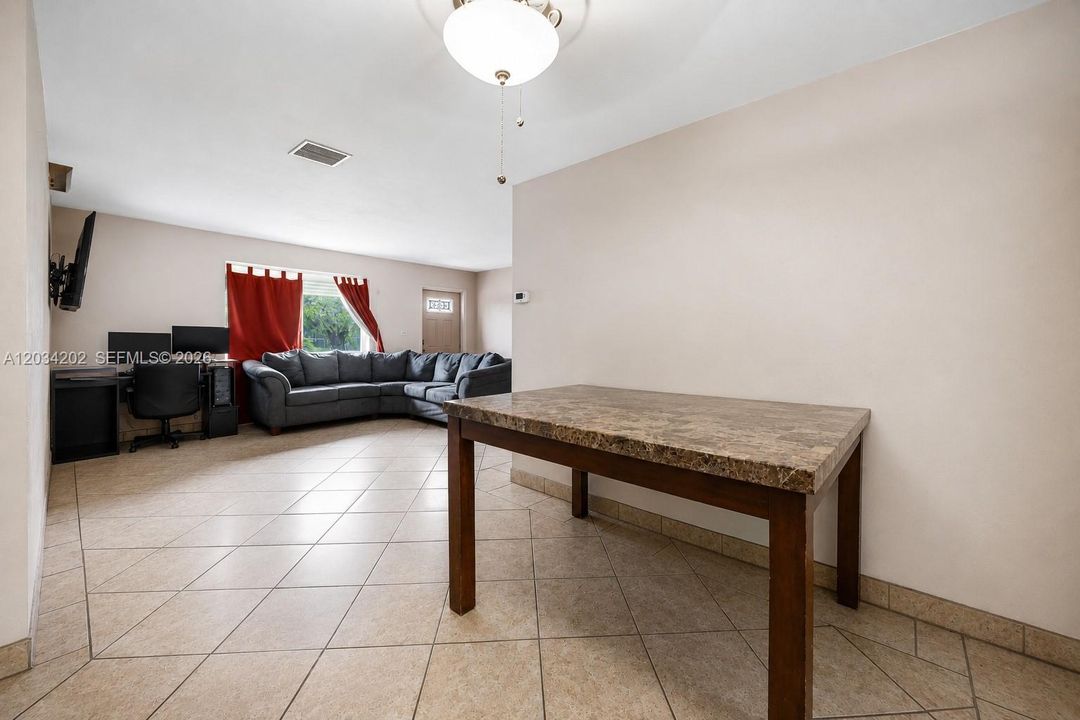 For Sale: $600,000 (4 beds, 2 baths, 1584 Square Feet)