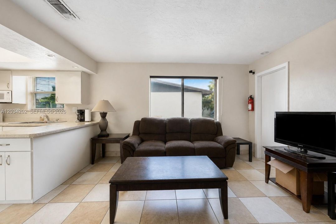 For Sale: $600,000 (4 beds, 2 baths, 1584 Square Feet)