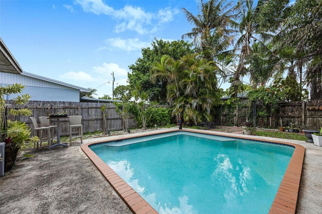 For Sale: $600,000 (4 beds, 2 baths, 1584 Square Feet)