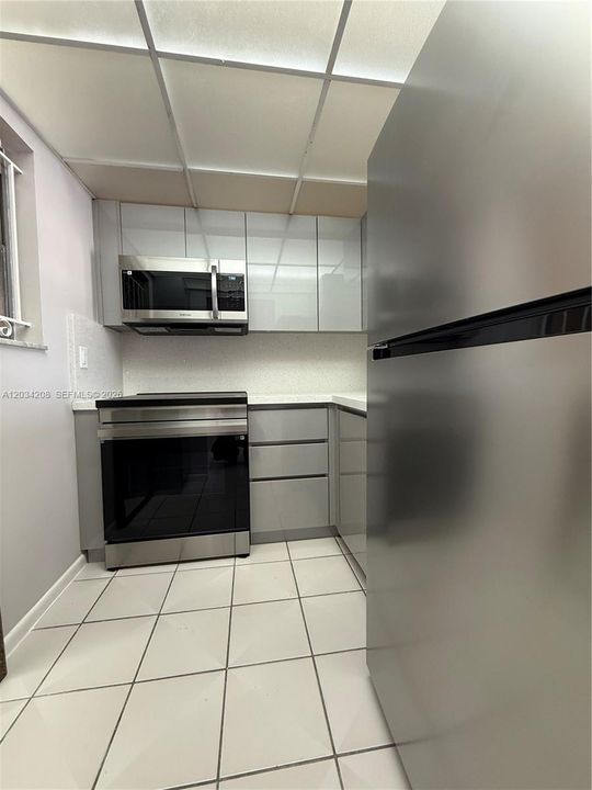 For Rent: $1,850 (2 beds, 1 baths, 726 Square Feet)