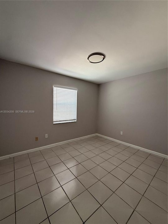 For Rent: $1,850 (2 beds, 1 baths, 726 Square Feet)