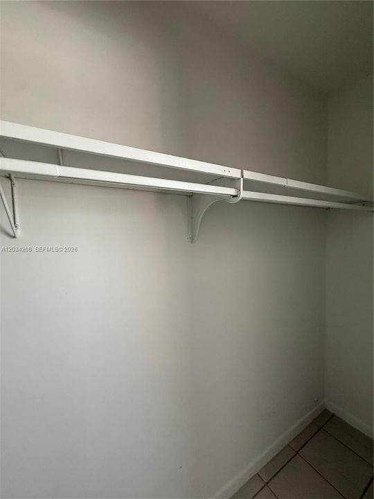 For Rent: $1,850 (2 beds, 1 baths, 726 Square Feet)
