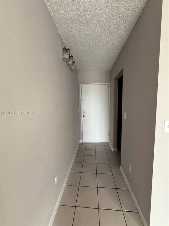 For Rent: $1,850 (2 beds, 1 baths, 726 Square Feet)