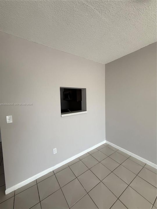 For Rent: $1,850 (2 beds, 1 baths, 726 Square Feet)