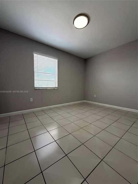 For Rent: $1,850 (2 beds, 1 baths, 726 Square Feet)