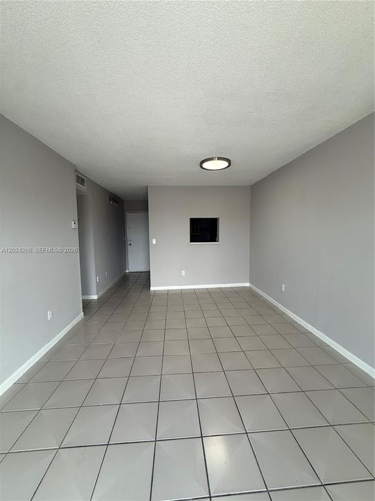 For Rent: $1,850 (2 beds, 1 baths, 726 Square Feet)