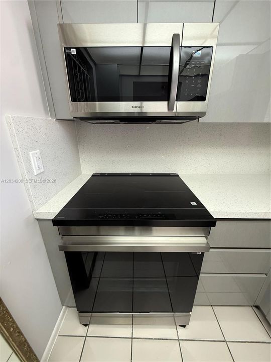 For Rent: $1,850 (2 beds, 1 baths, 726 Square Feet)